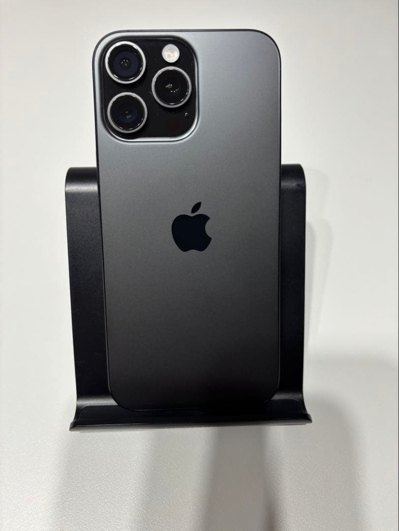 iPhone16 pro max 256GB ブラックチタニウム　ケース付き