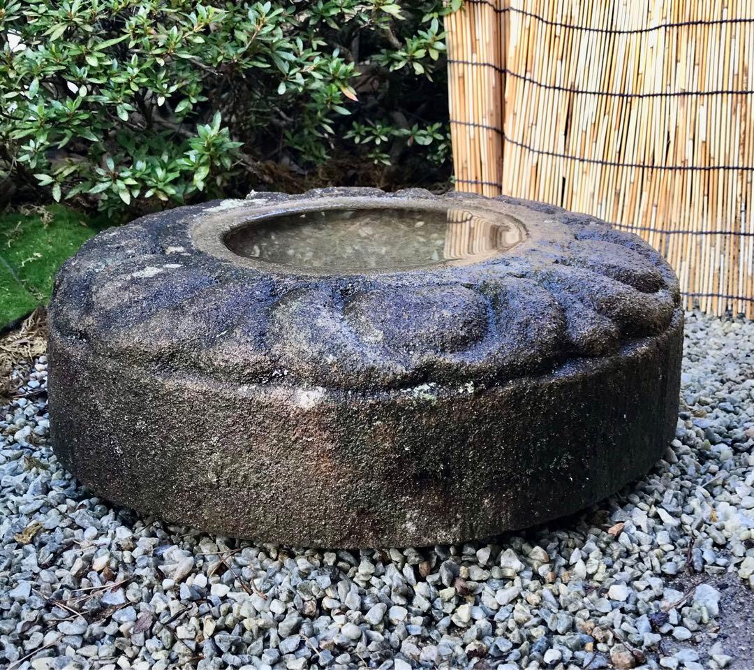 【丸型水鉢・蹲・手洗い鉢】庭石・置物・オブジェ・ガーデニング・バードバス・石鉢