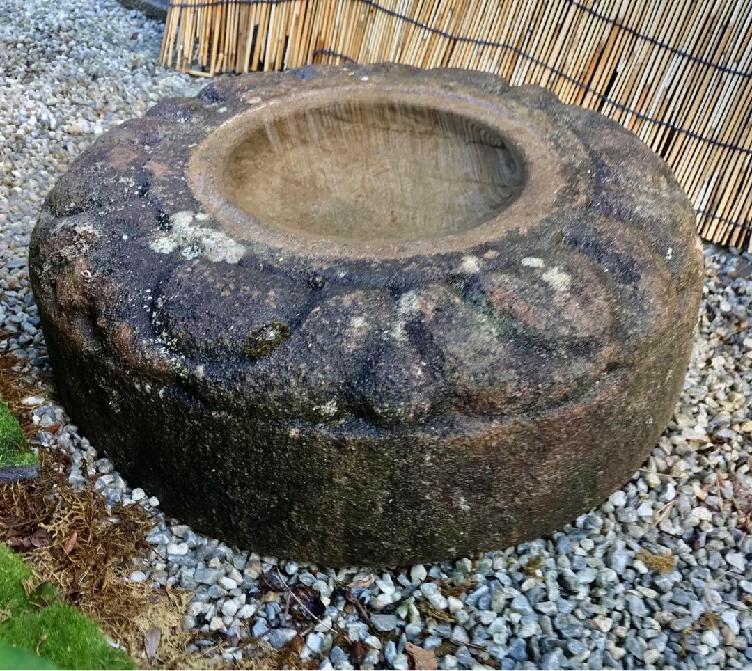 【丸型水鉢・蹲・手洗い鉢】庭石・置物・オブジェ・ガーデニング・バードバス・石鉢