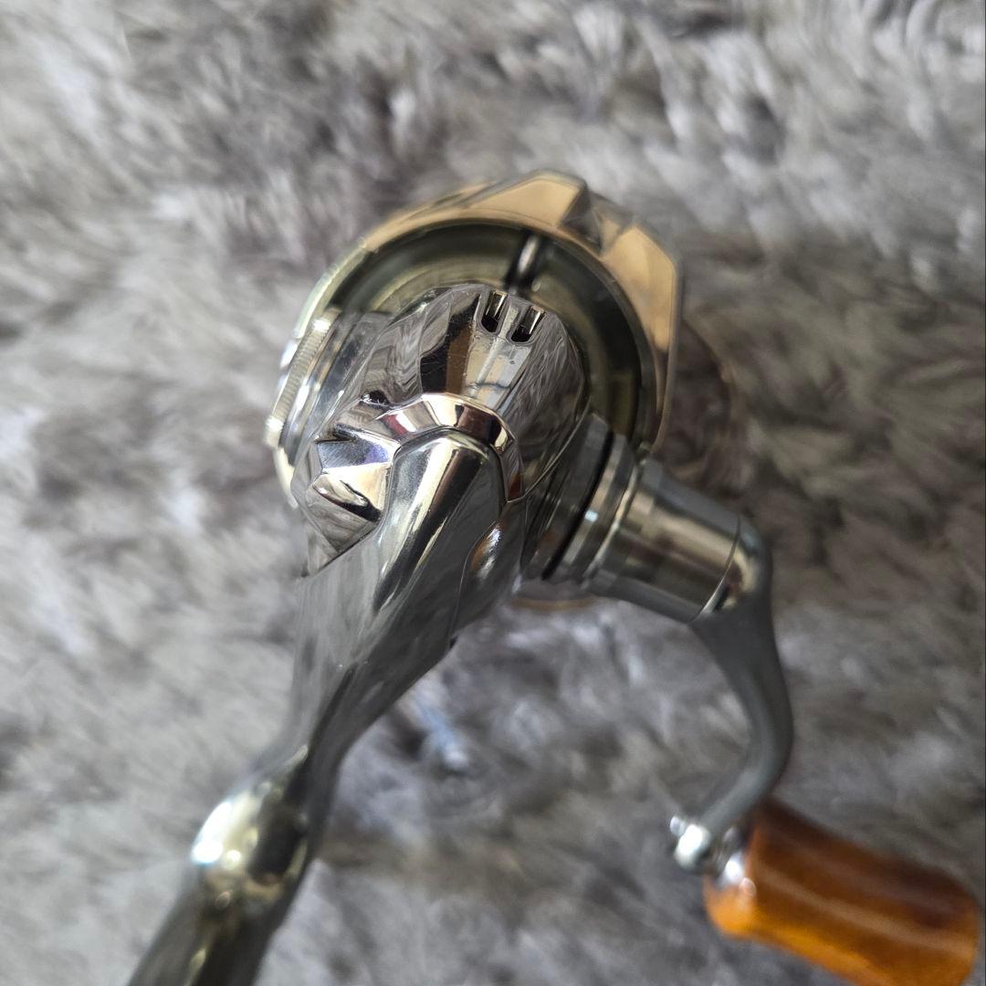 シマノ　18ステラ C2500SHG ウッドハンドルノブ付き