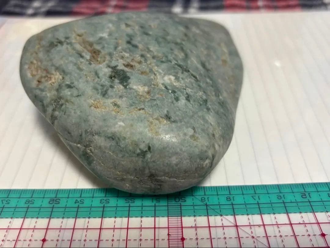 く*ん様 糸魚川翡翠 海石原石