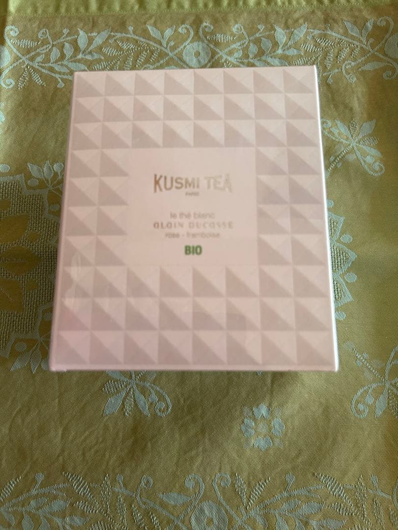 KUSMI TEA クスミティー　テ　ブラン　アラン　デュカス
