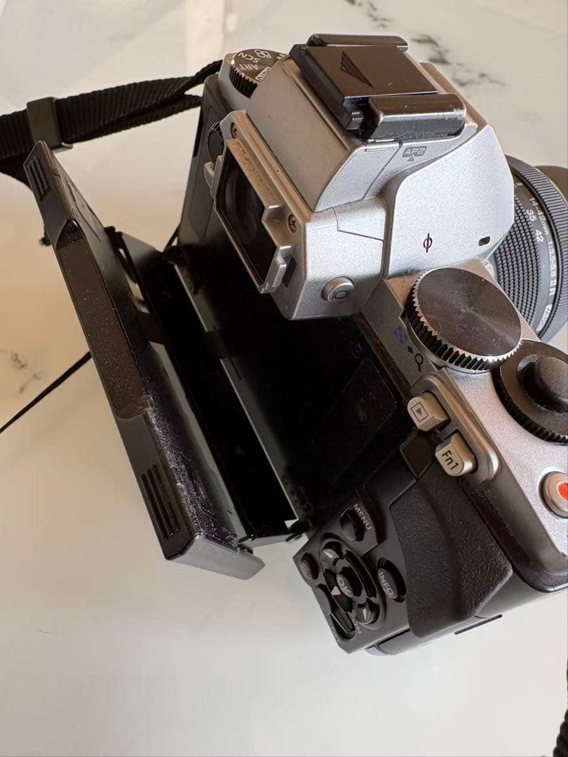 【美品】ミラーレス一眼 OLYMPUS OM-D E-M5