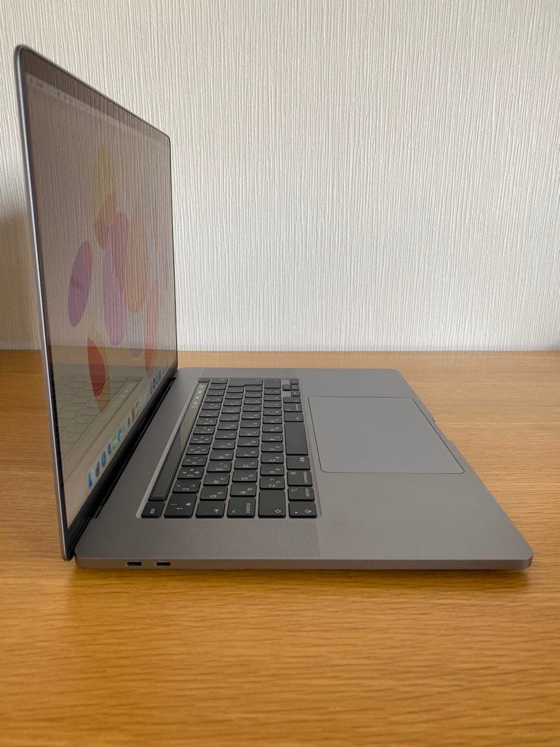 美品　MacBook Pro 2019 未使用に近い　MacBook本体
