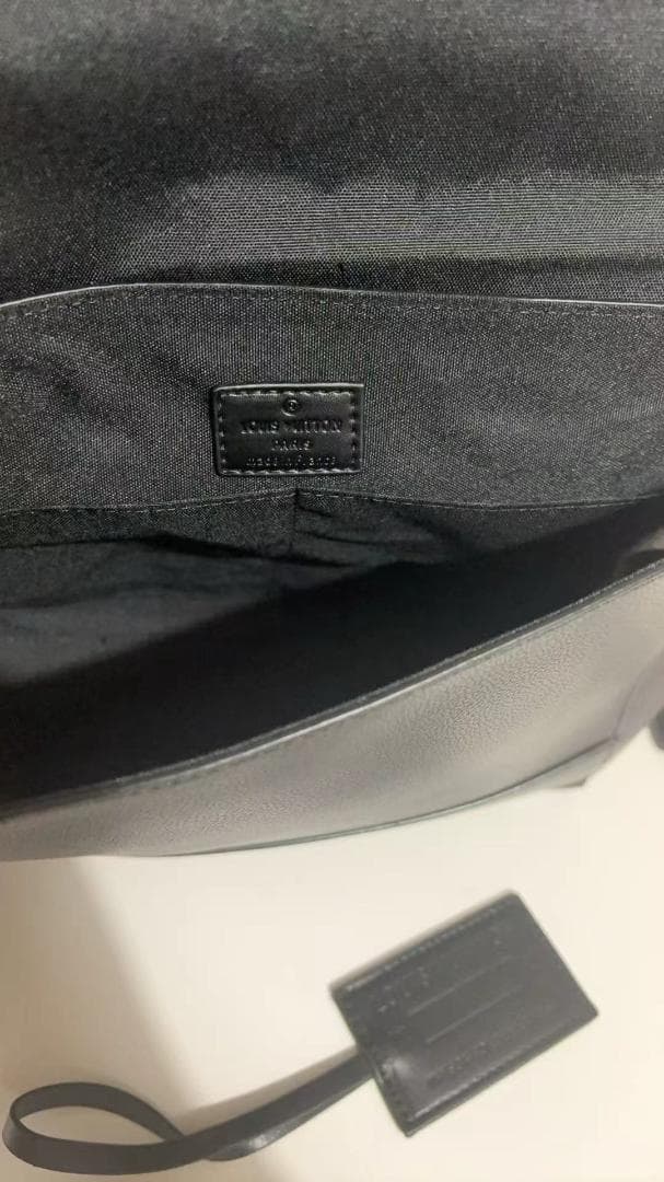 M57080ブラック レザー メッセンジャーバッグ ショルダーバッグ