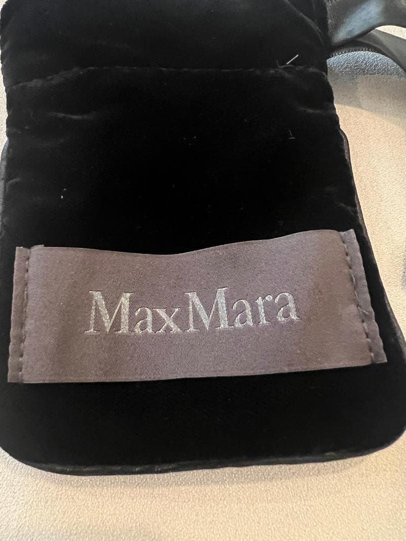 【新品未使用】MaxMara 大人気！Mブローチ クリスタル