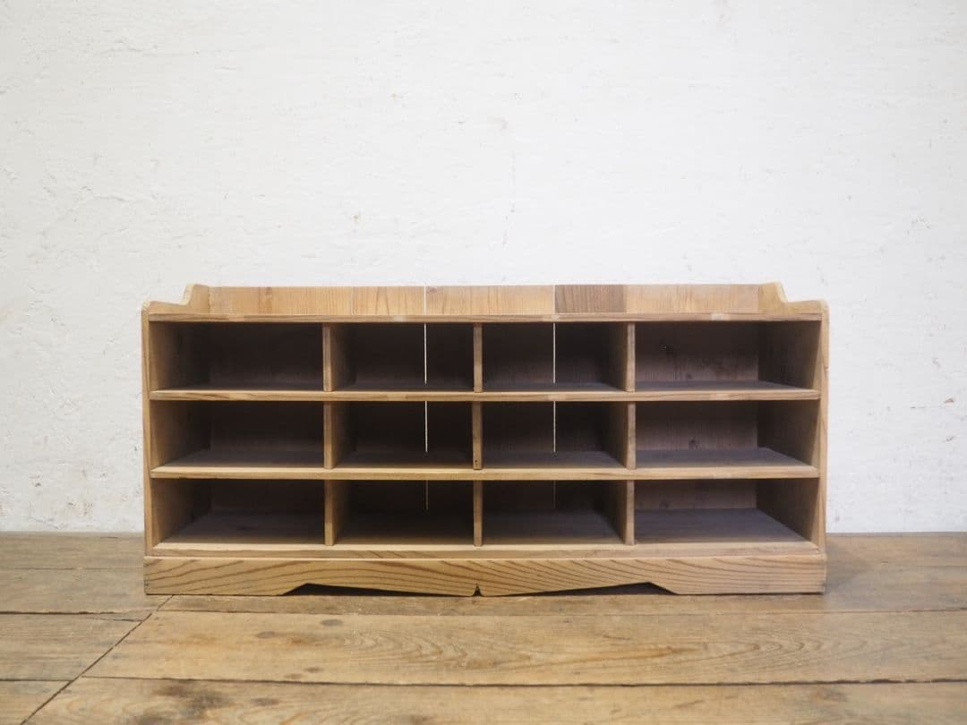 1200 ヴィンテージ　杉のディスプレイラック　収納棚　ケース　小物入れ　レトロ