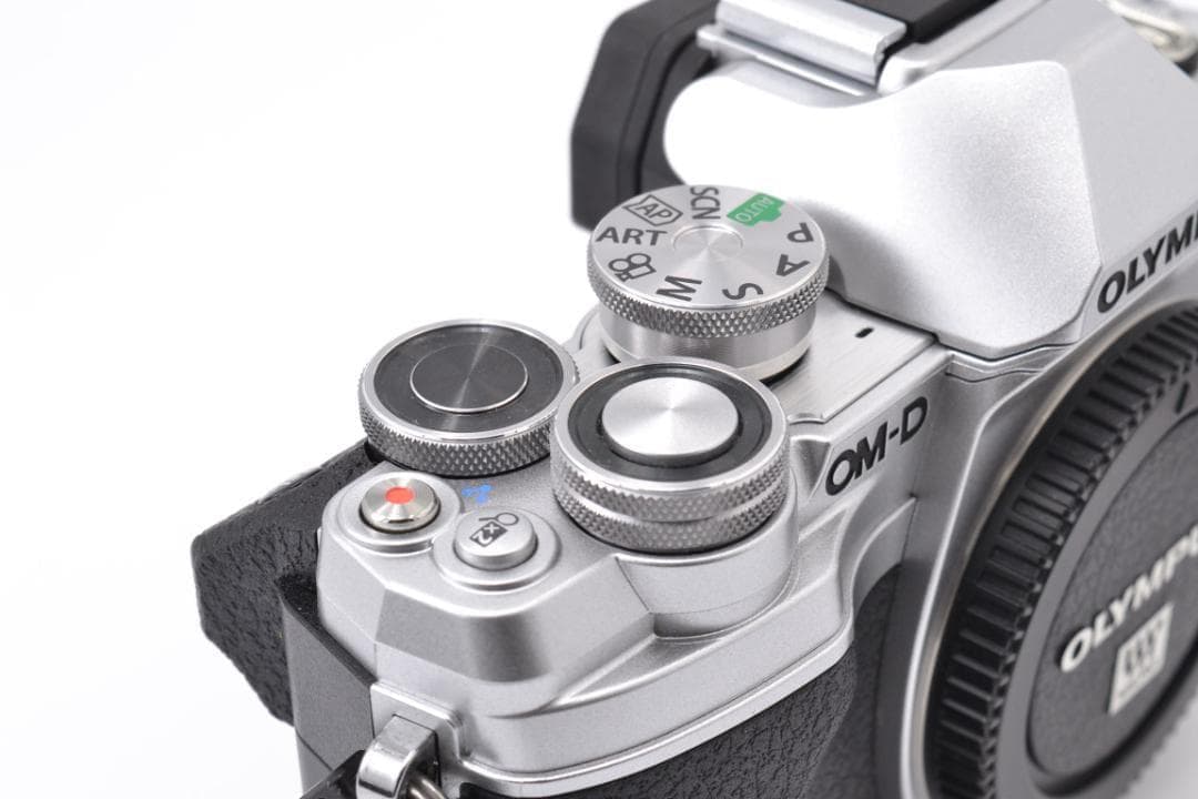 ■ ほぼ新品 ■ オリンパス　OM-D E-M10 Mark Ⅳ ボディ