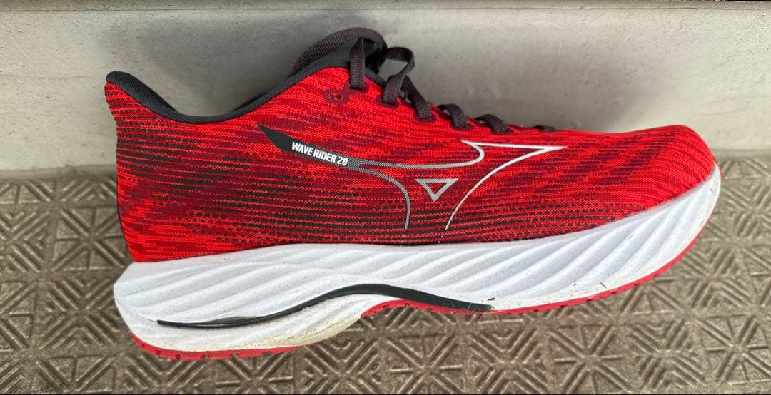 【未使用に近い】ミズノ ウェーブライダー 28 28.0cm SW 4E 箱付き