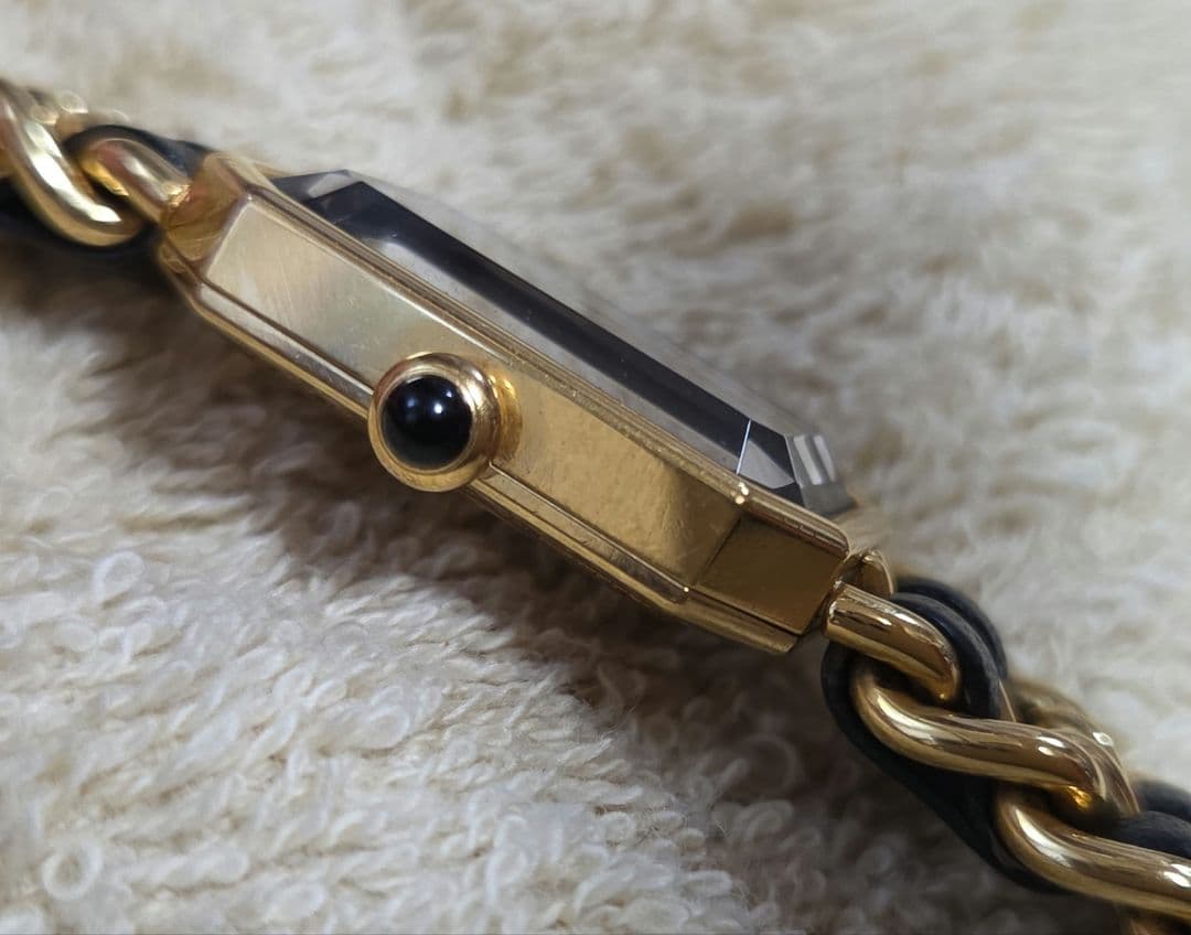 CHANEL プルミエール М 裏面純正保護シール付き