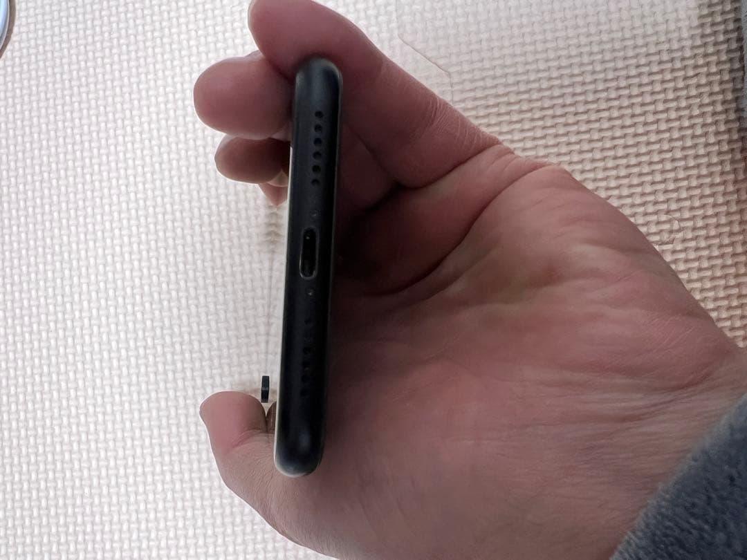 iPhoneXR 64GB ブラック DOCOMO 充電ケーブル