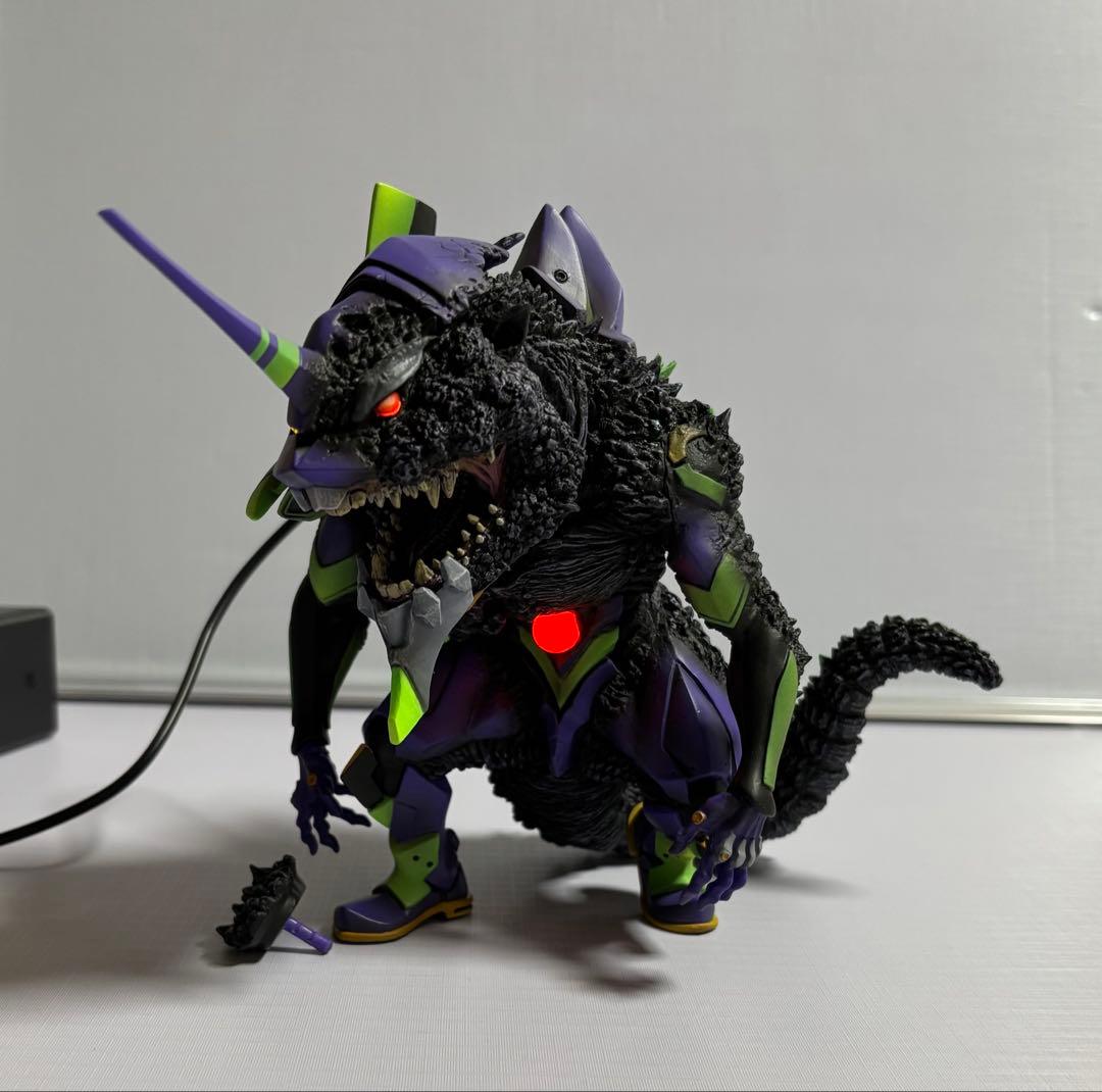 あ*歌様 デフォリアル⭐︎ゴジラ対エヴァンゲリオン⭐︎発光機能付き限定版3体セッ