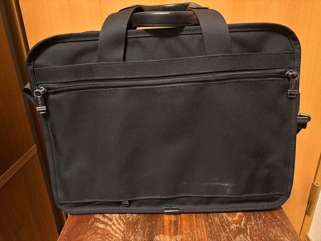 TUMI ビジネスバッグ　付属品完備　PCケース付　 拡張機能