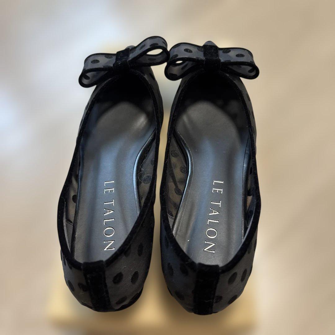 LE TALON ドット柄リボン付きフラットシューズ