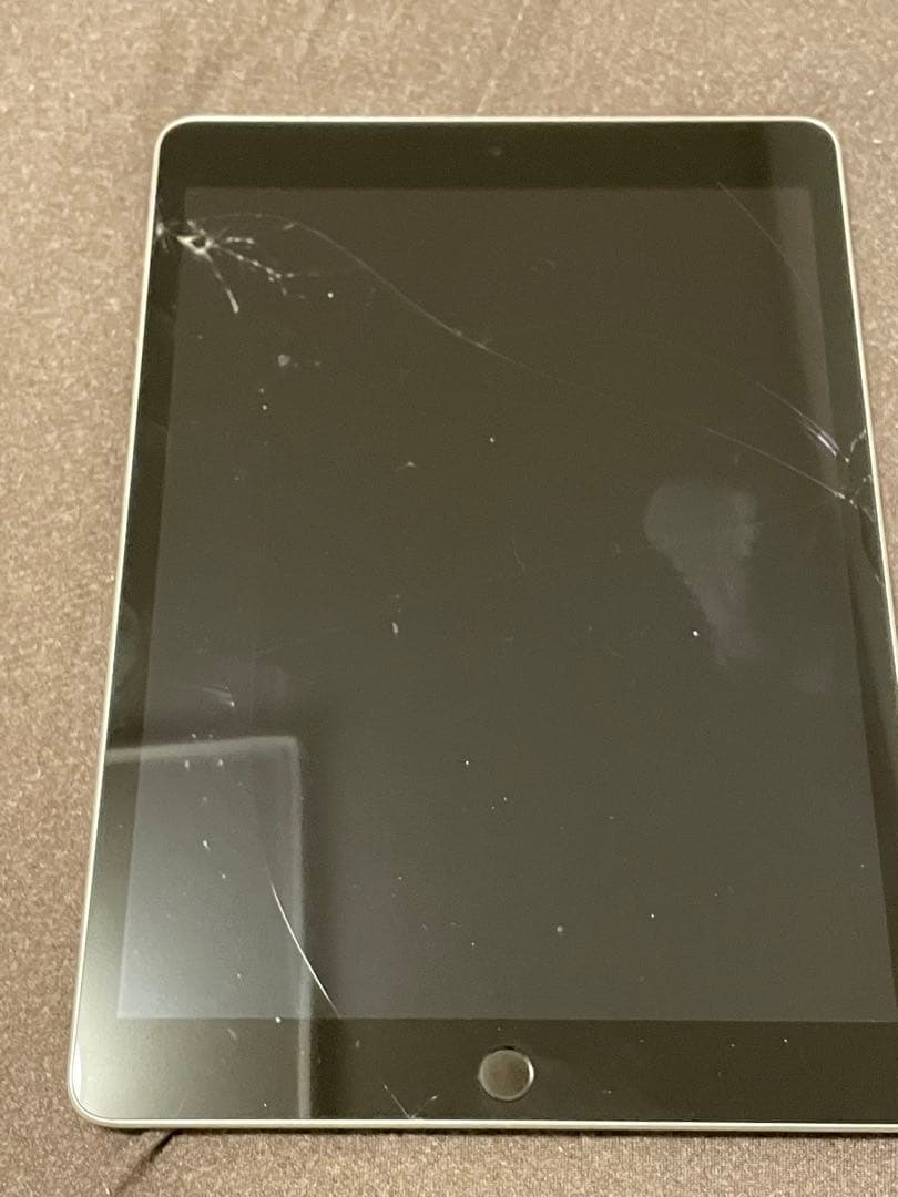 Apple iPad 第9世代　本体 画面ひび割れあり