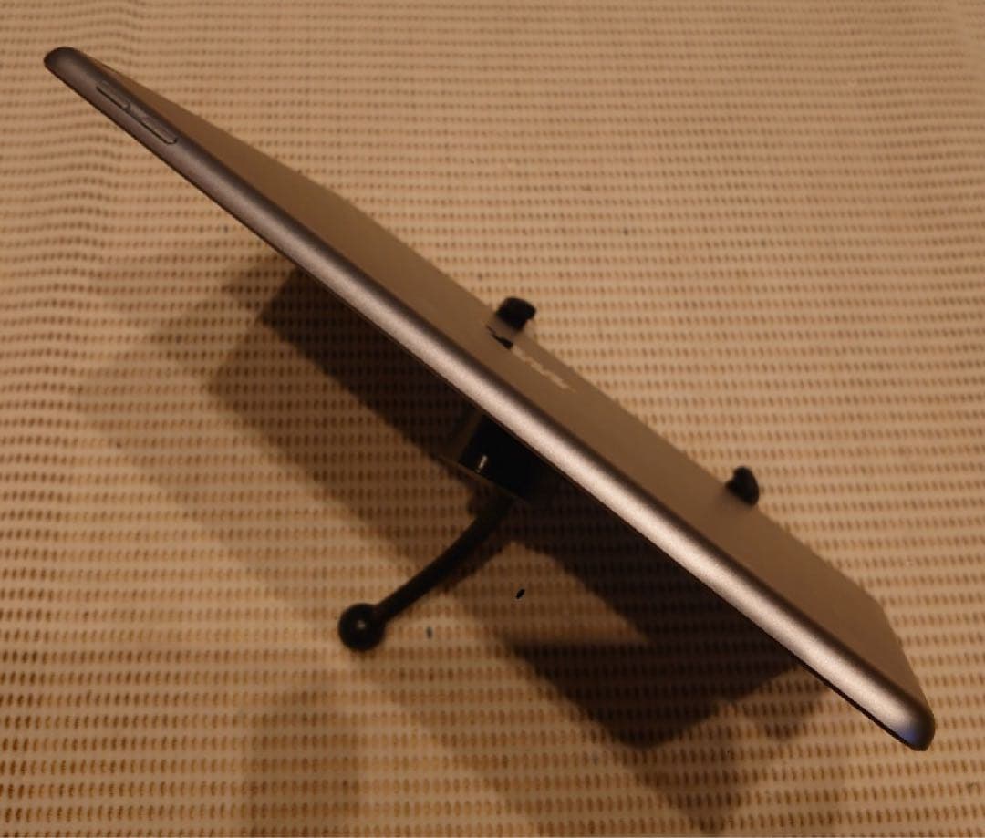 完動品iPad第6世代(A1893)本体128GBグレイ送料込AJF8M