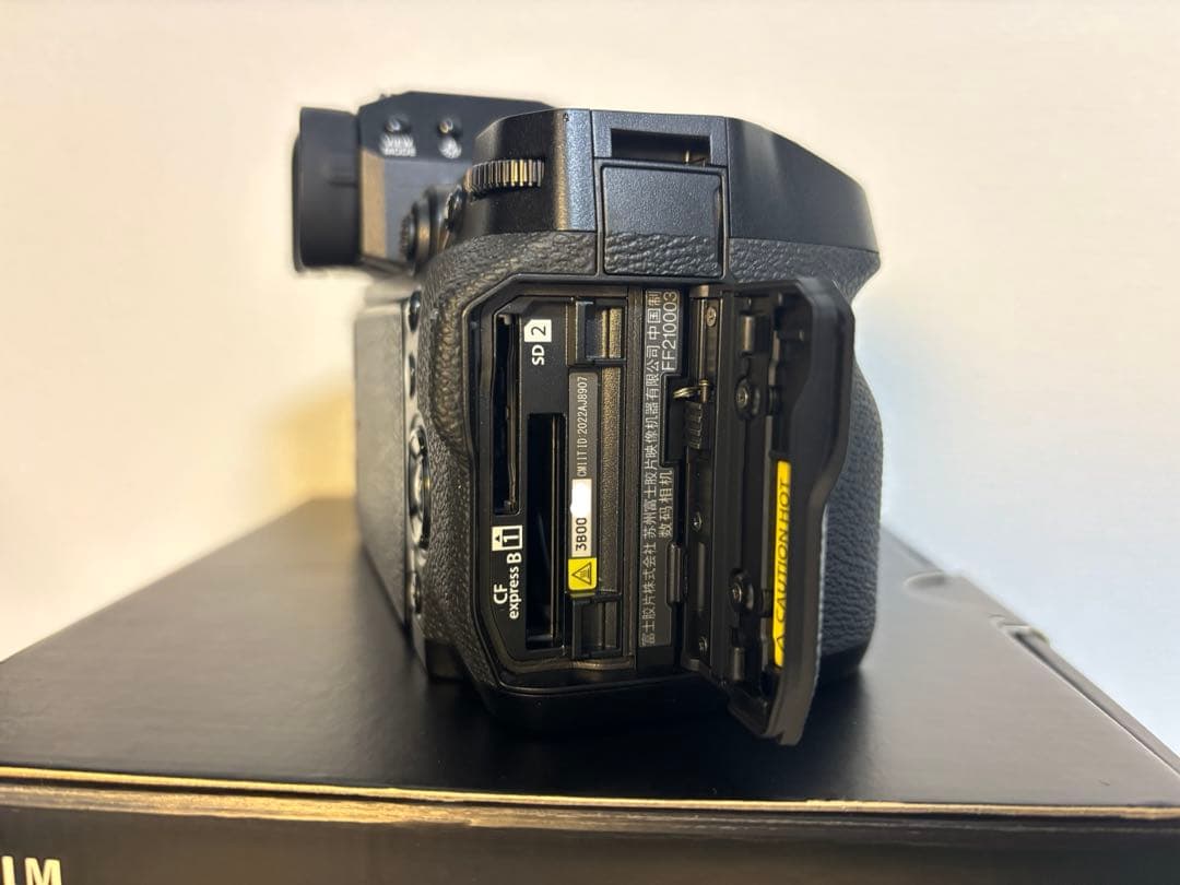 【値下げ】【美品】FUJIFILM X-H2 ミラーレスカメラ