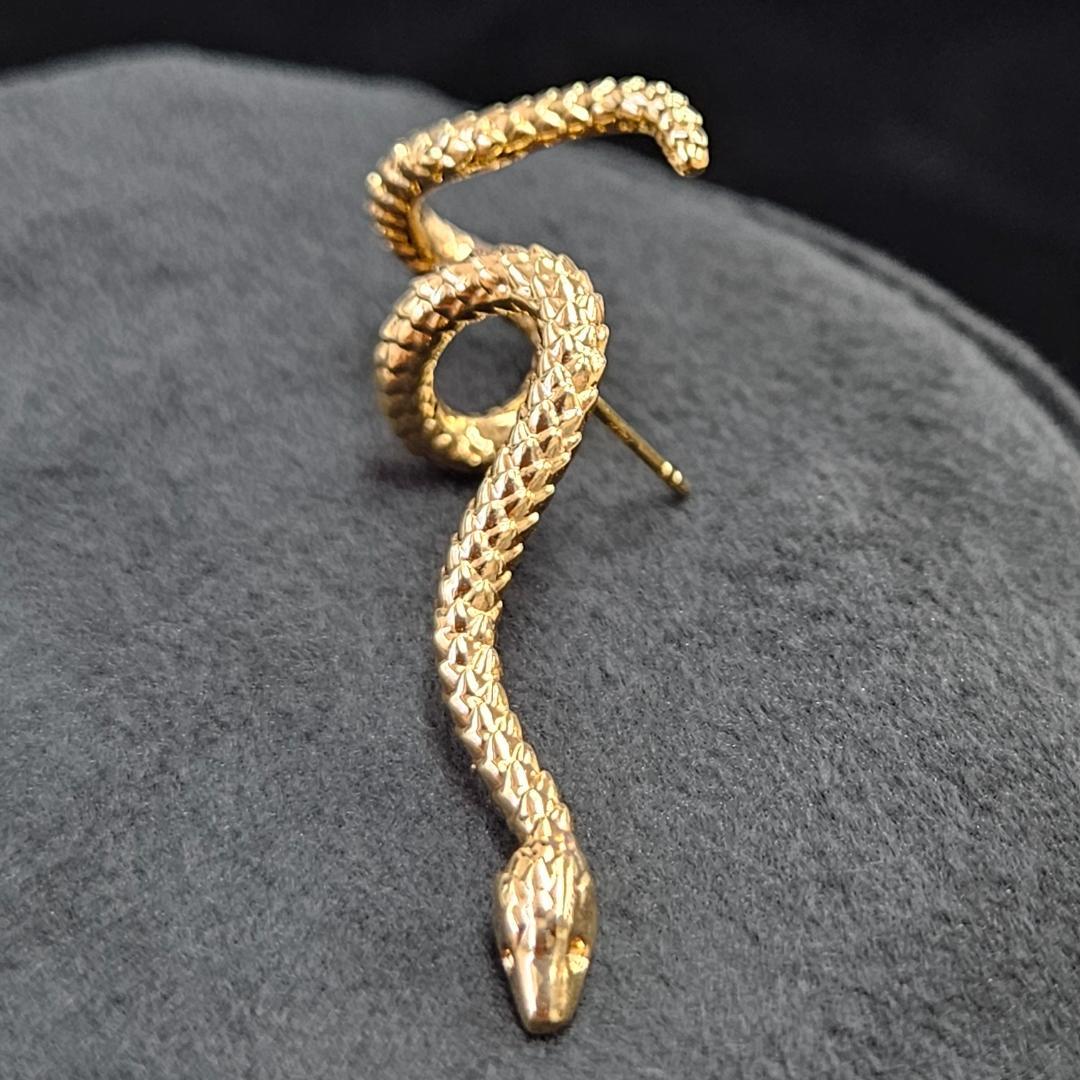 幸運の輝き！18金 K18 YG 立体的 スネーク 蛇 片耳 ピアス 左耳用