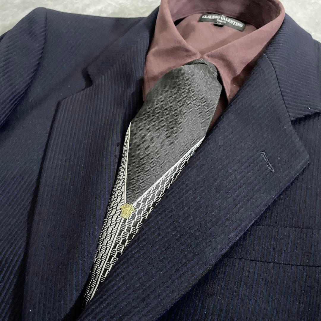 極上高級イギリス製3ピーススーツ × GIANNI VERUSACEネクタイ