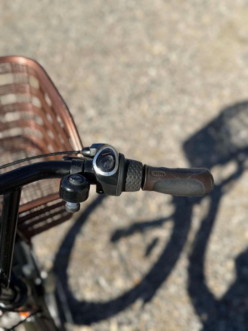 黒の電動アシストヤマハ自転車 20インチ バスケット付き