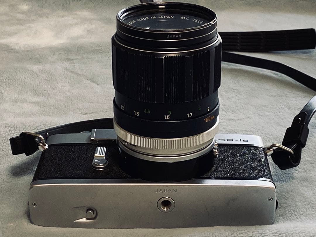 フイルム一眼レフカメラMinolta SR-1S , 100mm望遠レンズ付き