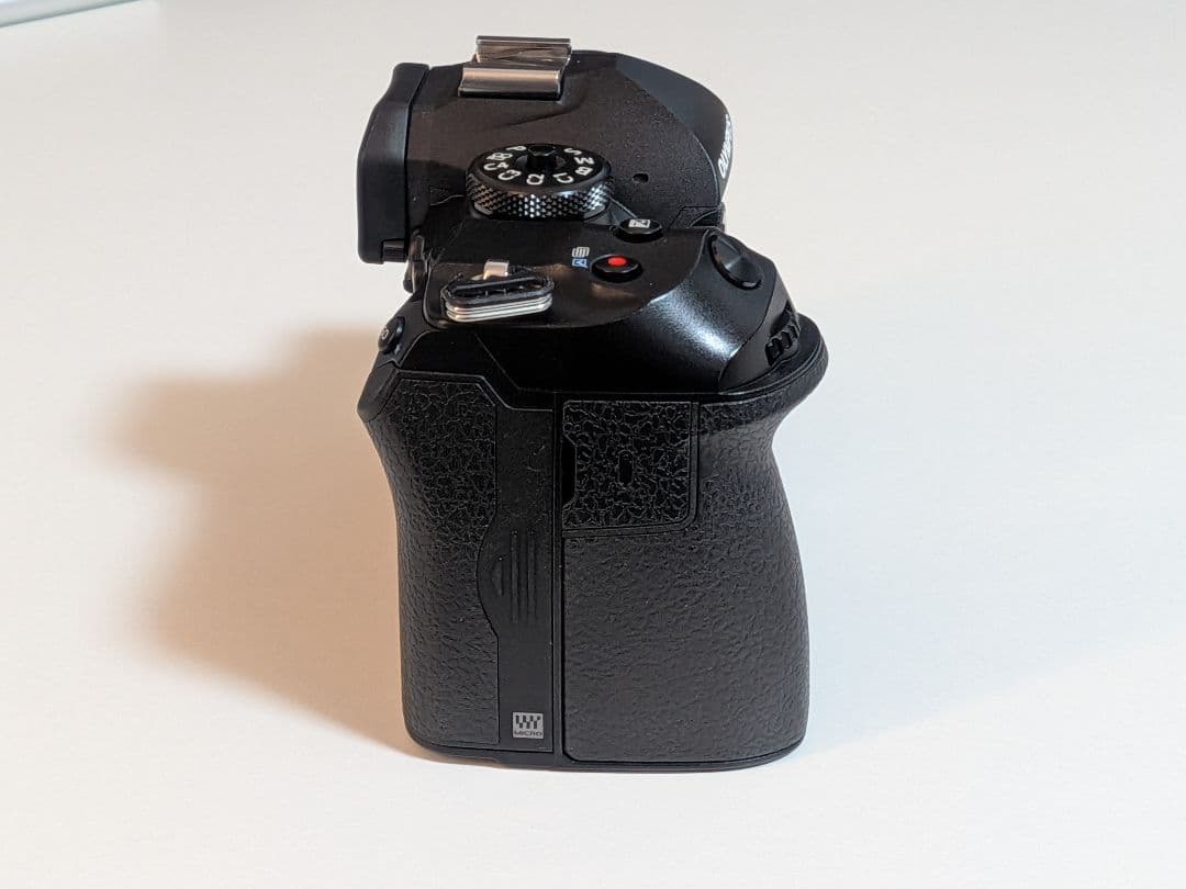 ショット数極小美品︰OM SYSTEM OM-1 ミラーレス一眼カメラ