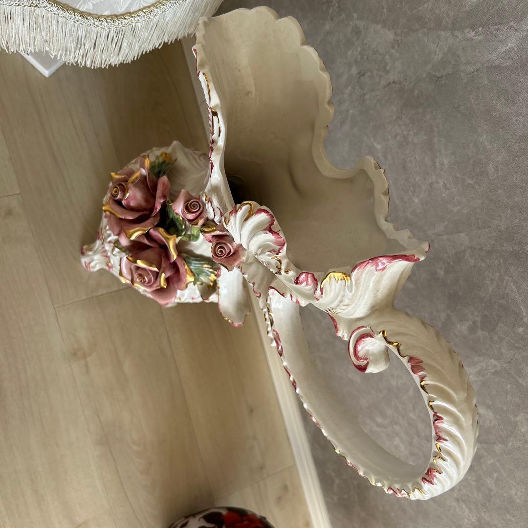 イタリア　カポディモンテ　クラシックフラワーモチーフランプ　フラワーベース