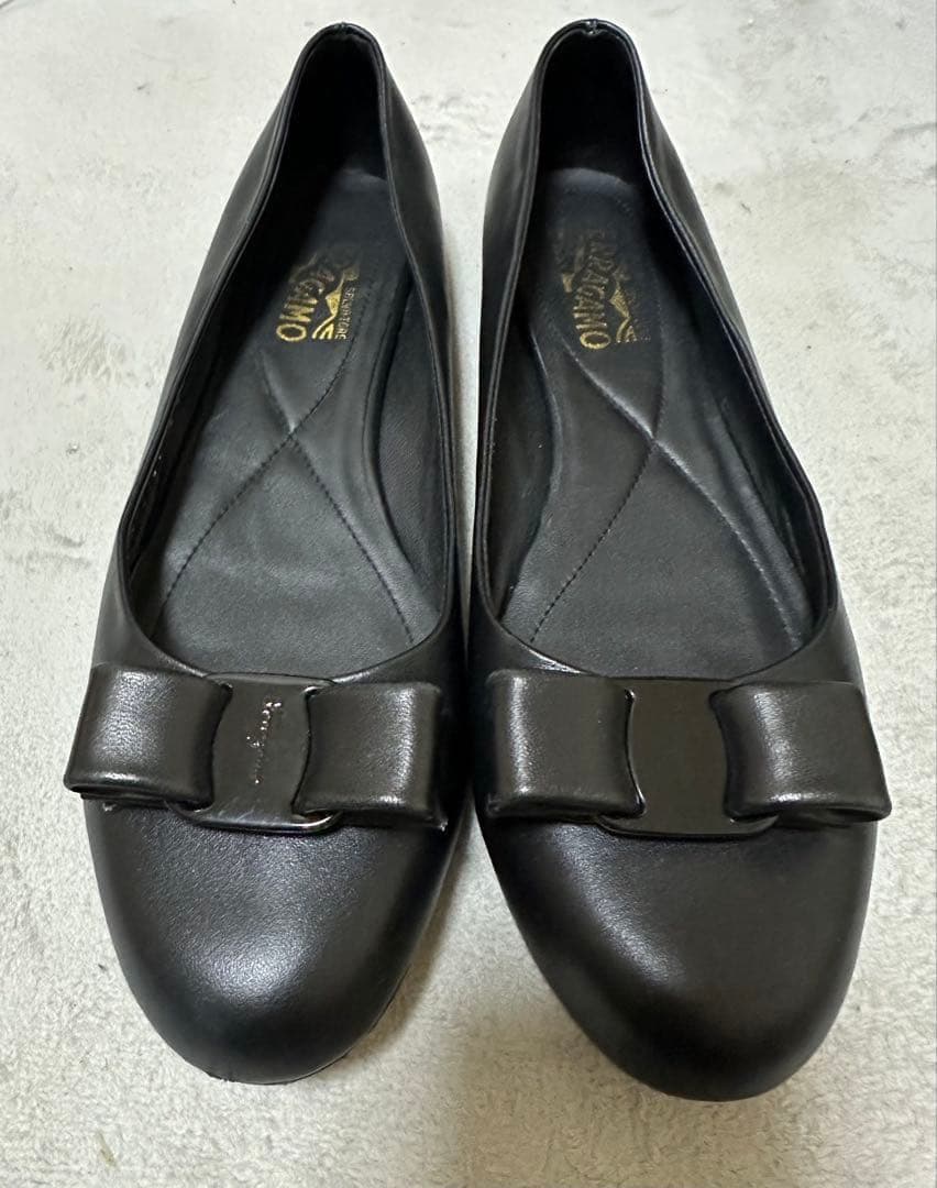 【最終整理】FERRAGAMO フェラガモ フラットシューズ 黒　25㎝