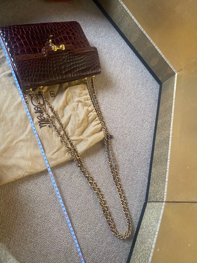 ボルドーブラウン ショルダーバッグ