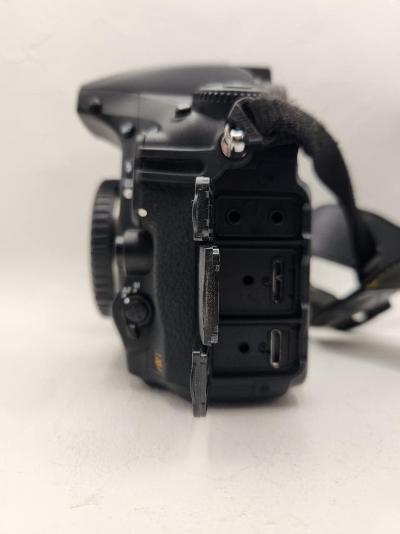 D810ボディ 充電器　バッテリー２個