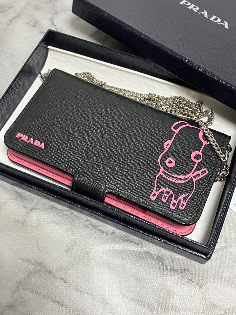 新品未使用　PRADA マリア　サフィアーノ　チェーン付き　iPhoneケース