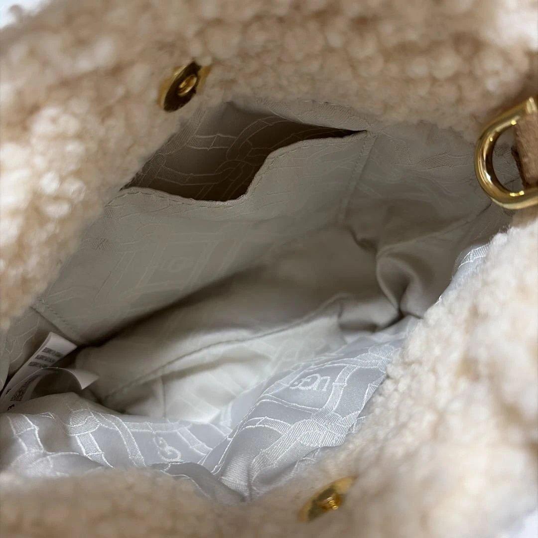 【新品未使用】UGG クリーム色 ハンドバッグ