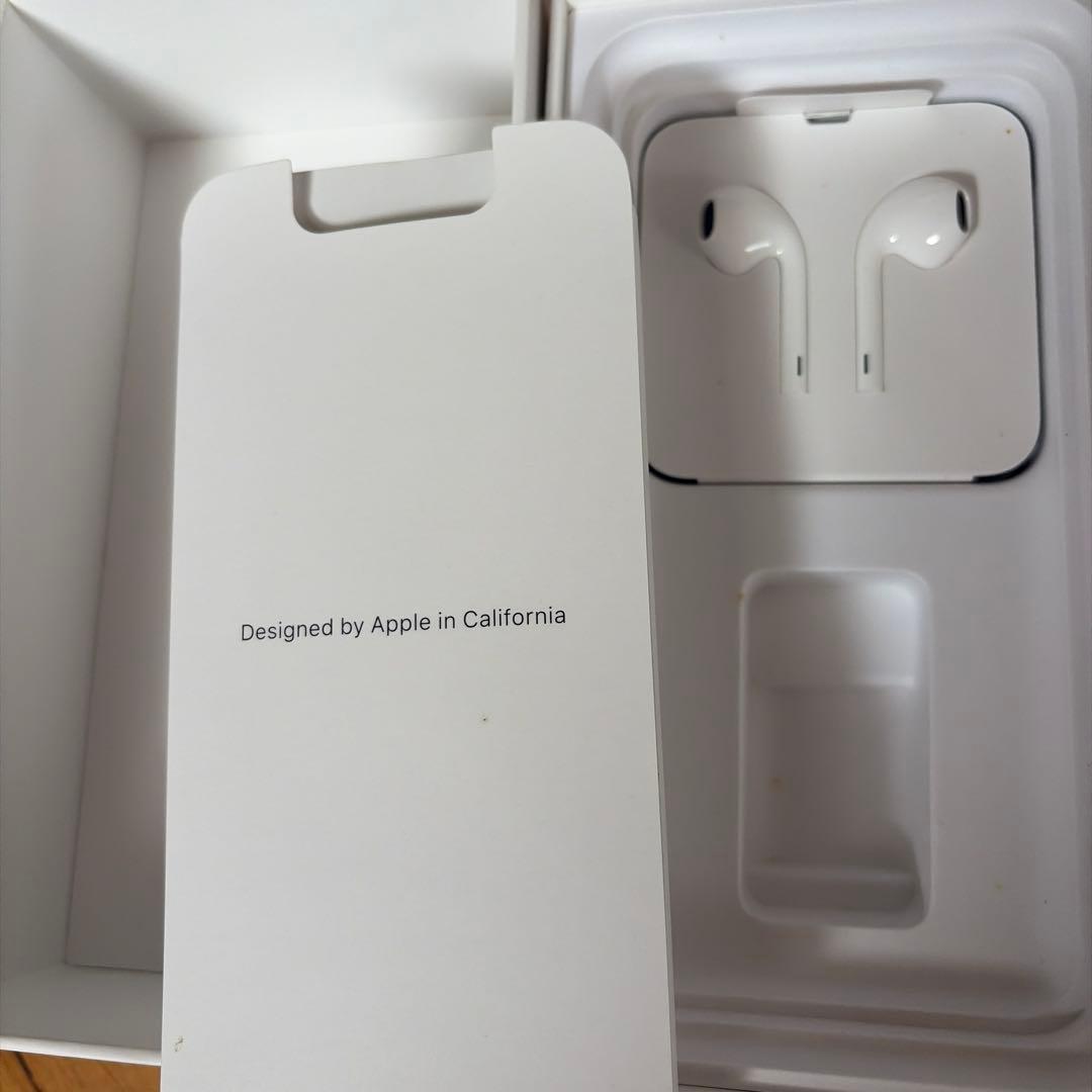 Apple iPhone 11 128G ブラック　本体　有線イヤホン　箱