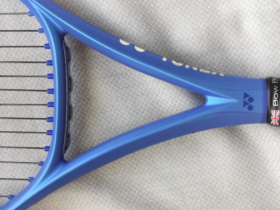 EZONE98（シューズケース新品付）　YONEXイーゾーンテニスラケットG2