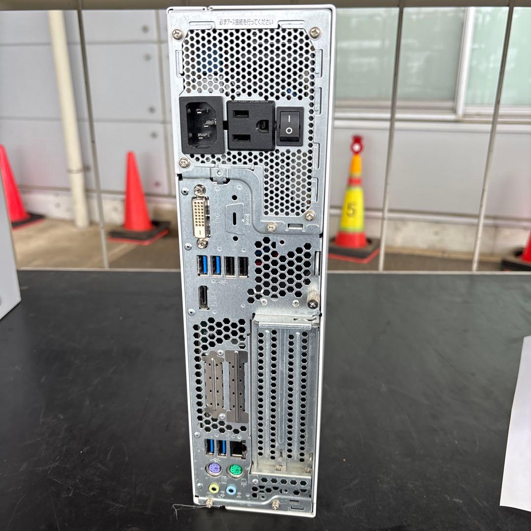 Fujitsu ESPRIMO D588/B デスクトップPC