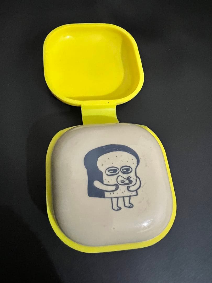 美品✩︎パンどろぼう　ワイヤレスイヤホン本体とイラスト付きイヤフォンケース