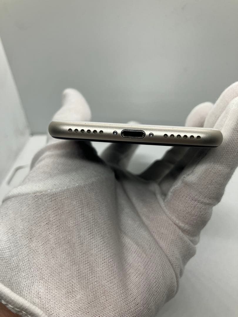 ぽ*す様 美品 バッテリー100% iPhone SE 第3世代 128GB ホ