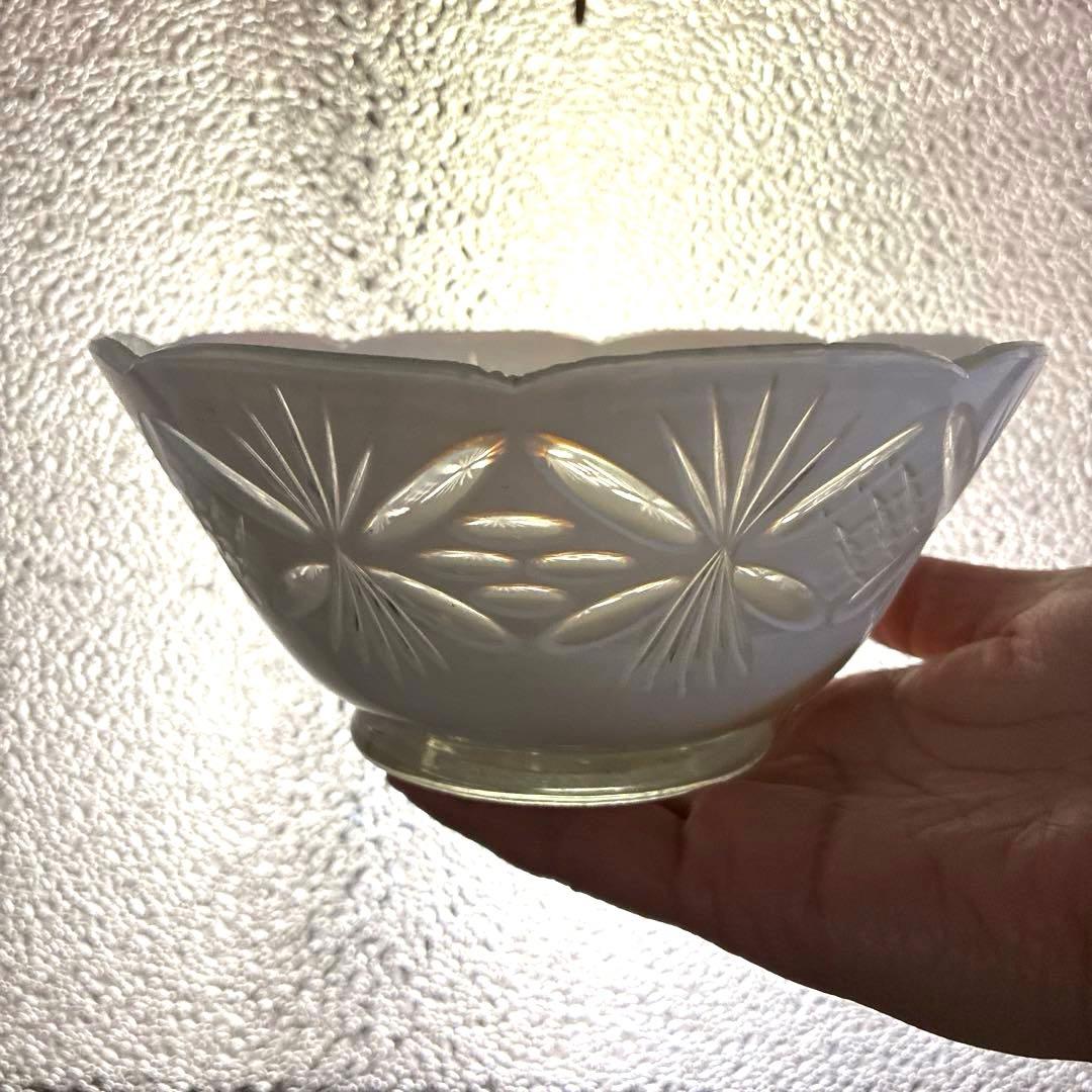 骨董　時代ガラス　超希少　白被せ切子　電笠調　和モダンカット　輪花　氷コップ１客