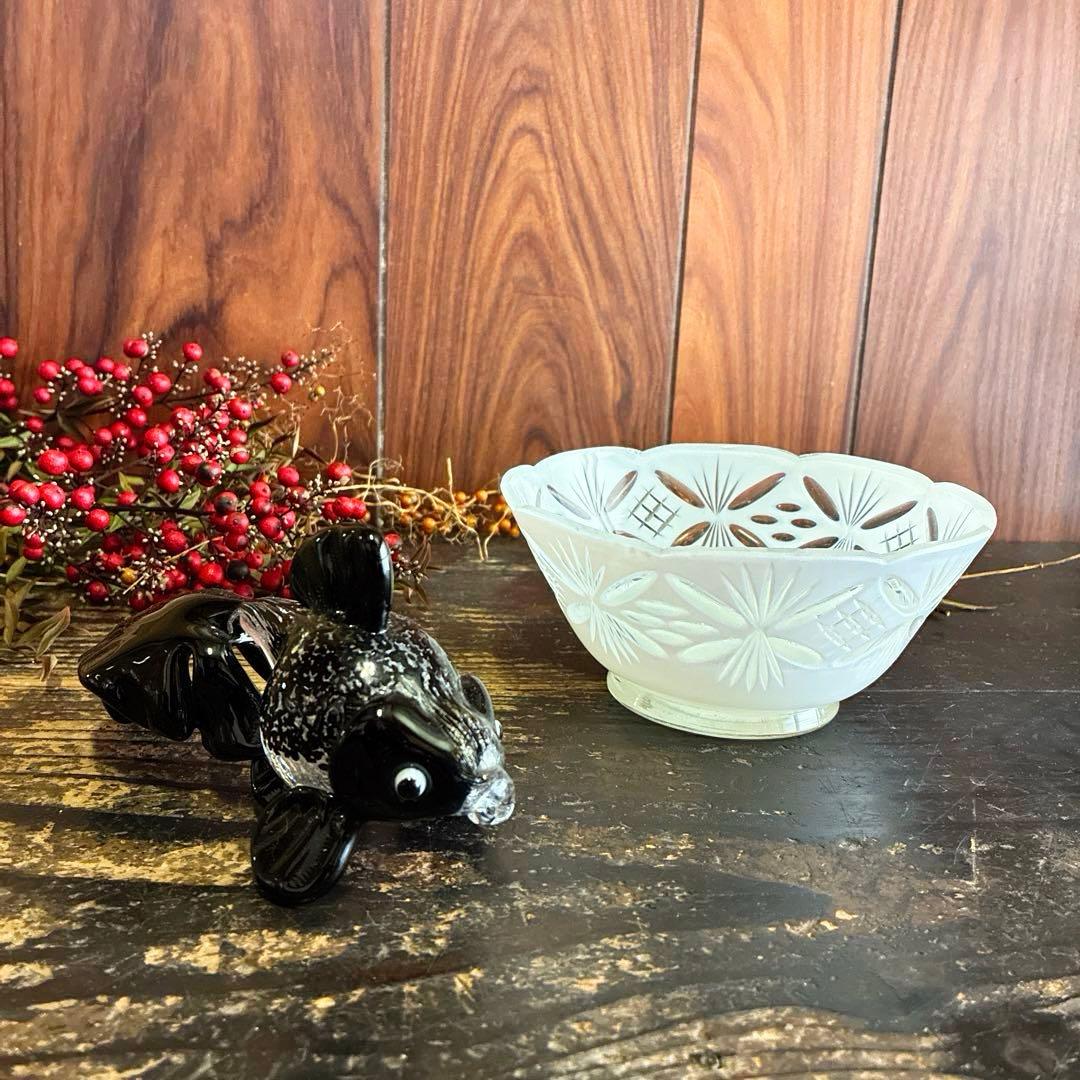 骨董　時代ガラス　超希少　白被せ切子　電笠調　和モダンカット　輪花　氷コップ１客