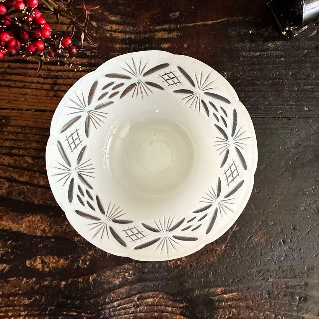 骨董　時代ガラス　超希少　白被せ切子　電笠調　和モダンカット　輪花　氷コップ１客