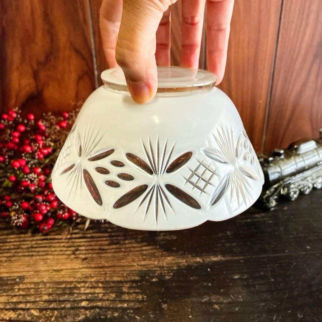 骨董　時代ガラス　超希少　白被せ切子　電笠調　和モダンカット　輪花　氷コップ１客