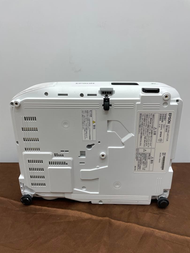⭐︎美品⭐︎EPSON プロジェクター EB-W05