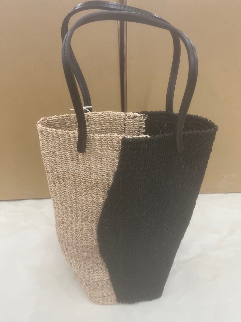 ストロー素材のツートンかごバッグ　新品未使用品