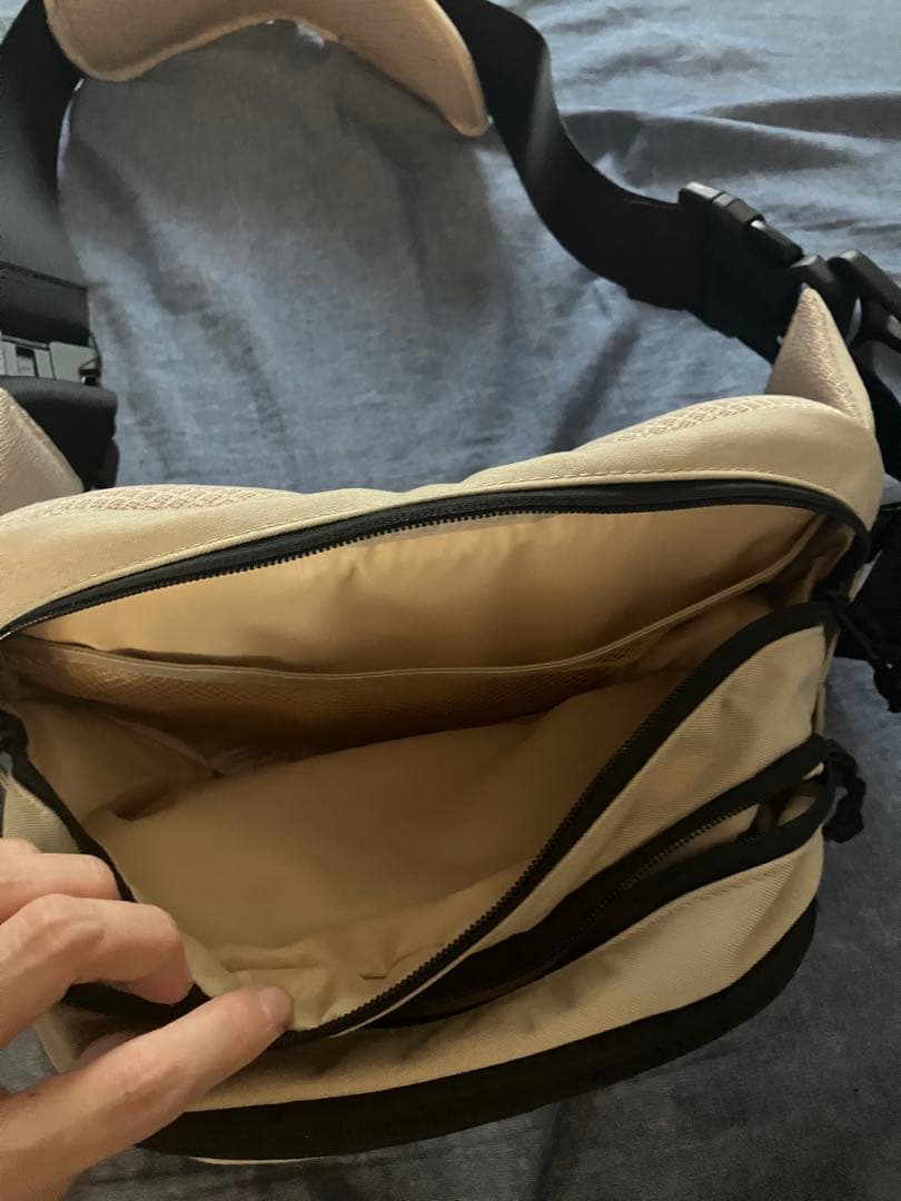 最終値下げ　ほぼ未使用！美品　Hugoo ヒップシート　ベージュ色