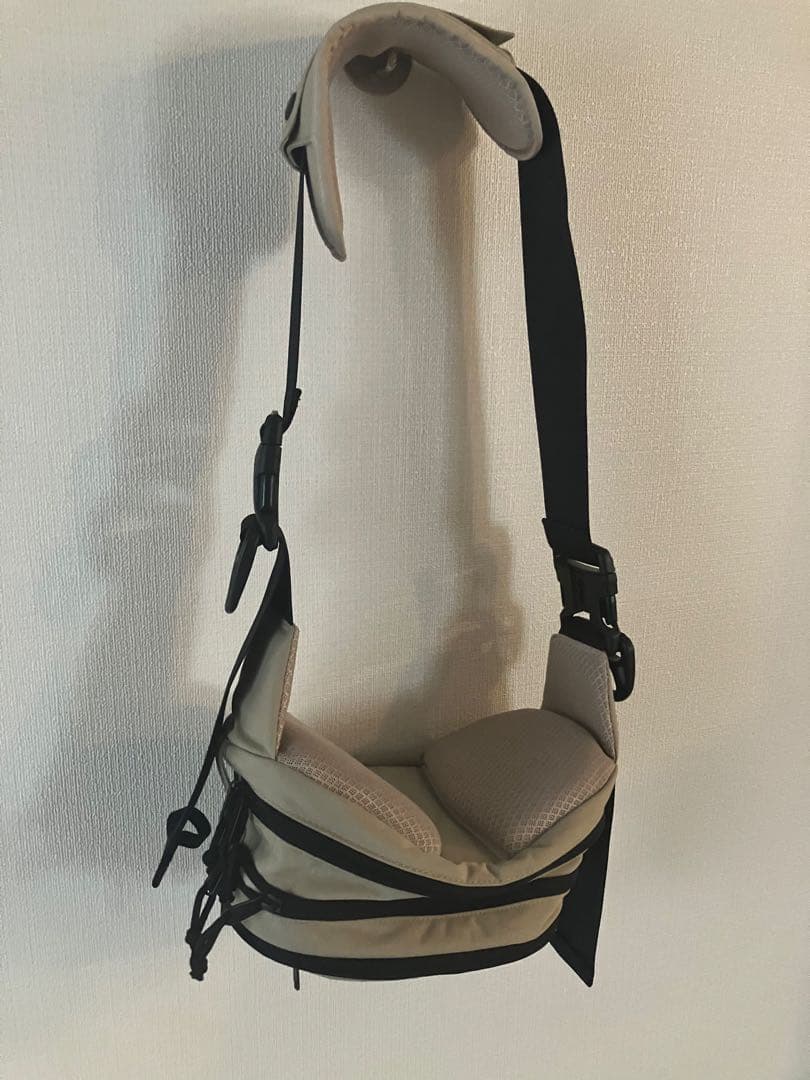 最終値下げ　ほぼ未使用！美品　Hugoo ヒップシート　ベージュ色