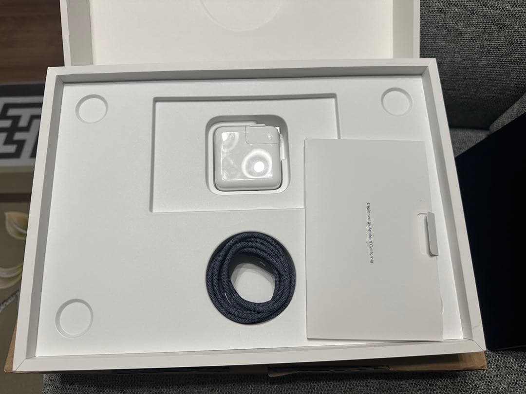 未使用に近い　バッテリー100%　MacBook Air M3 ミッド