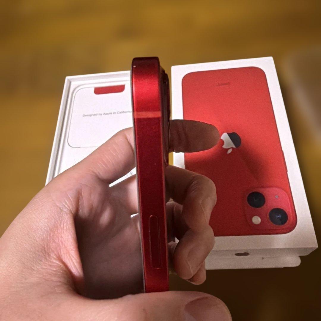 iPhone 13 (RED) 本体と付属品 保護フィルムは購入時すぐ貼ったまま