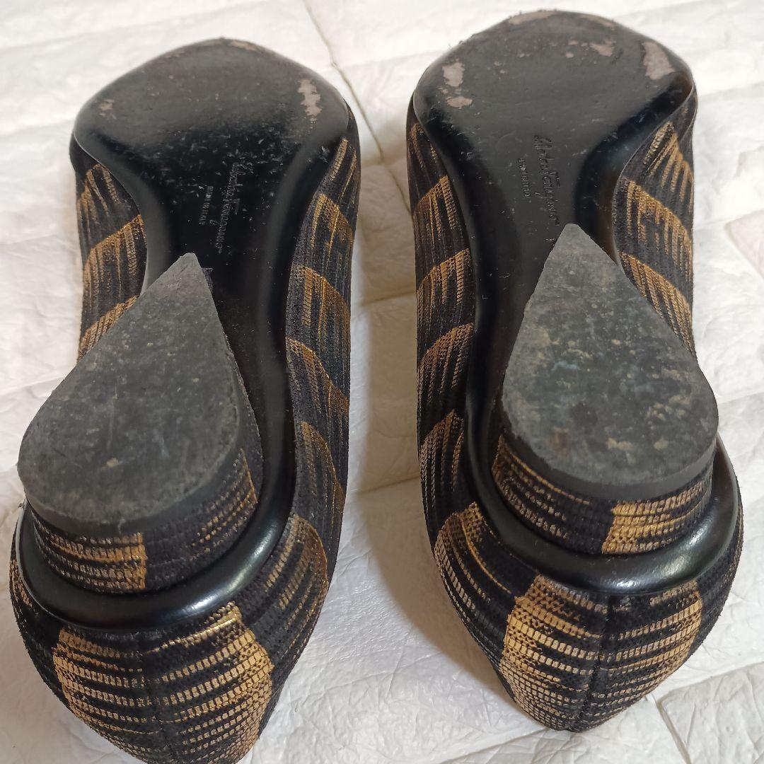 サルヴァトーレフェラガモ　パンプス　24　黒　ブラック　ゴールド　7D