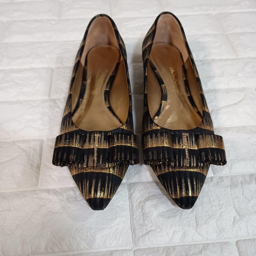 サルヴァトーレフェラガモ　パンプス　24　黒　ブラック　ゴールド　7D