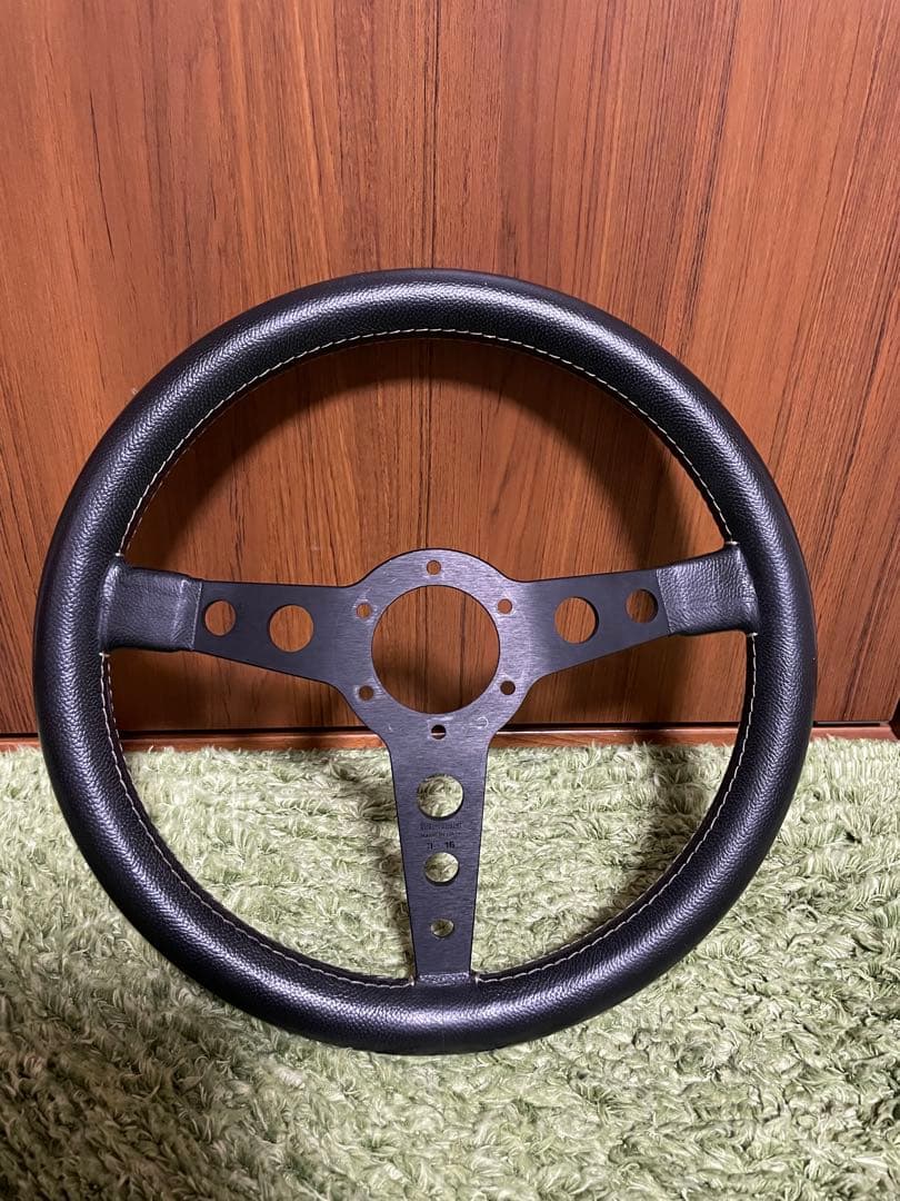 MOMO ステアリング prototipo 黒　レザー